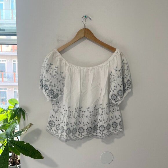 See By Chloe White & Blue Eyelet Flowy Short Sleeve Top Size 34 - Picture 1 of 6